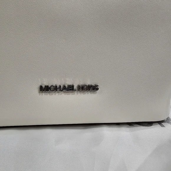 🤍NEW Bundle Michael Kors Eden MD Bucket Bag & Jet Set Travel Wallet Optic White - Picture 7 of 13